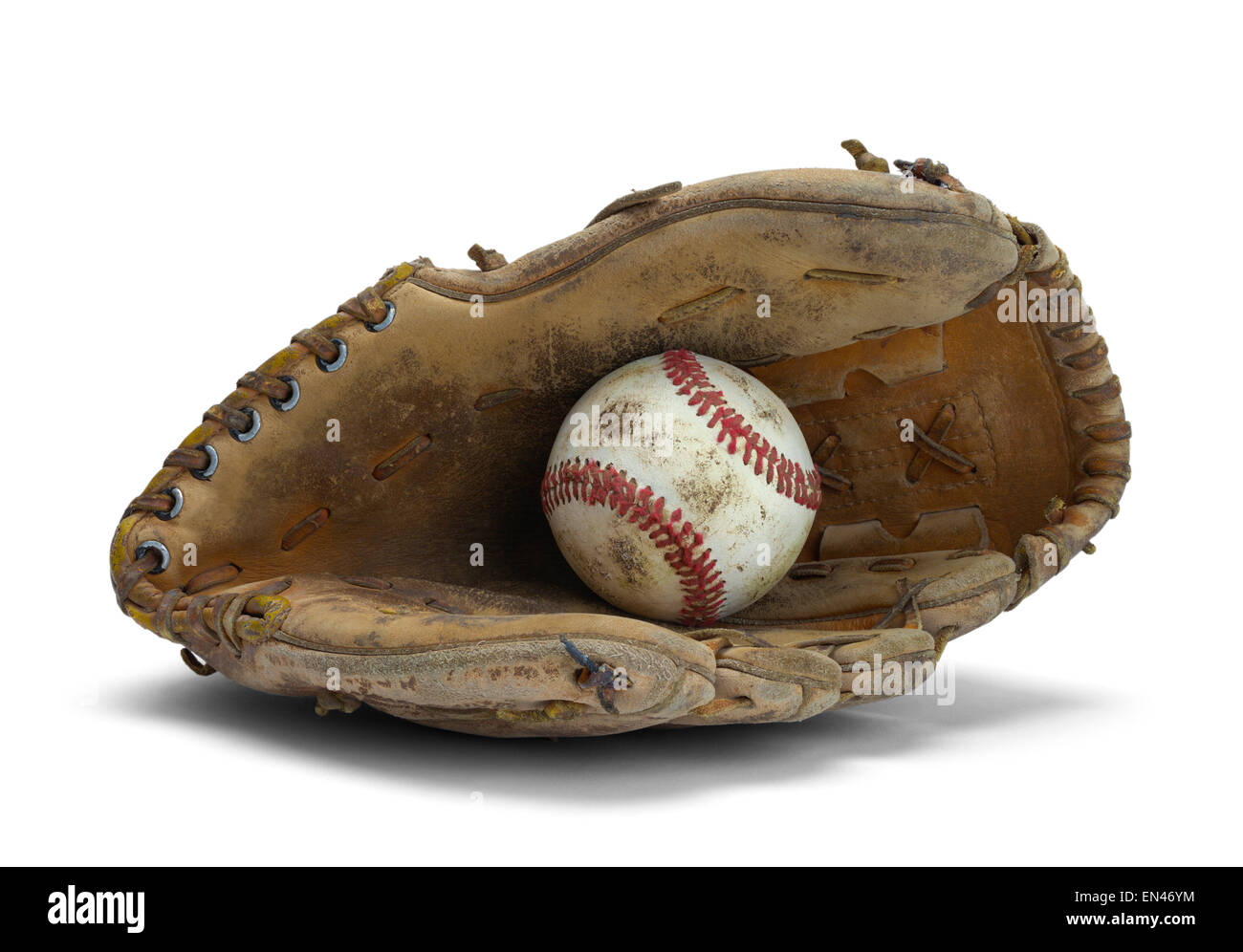 Alte abgenutzte Handschuh und Baseball, Isolated on White Background. Stockfoto