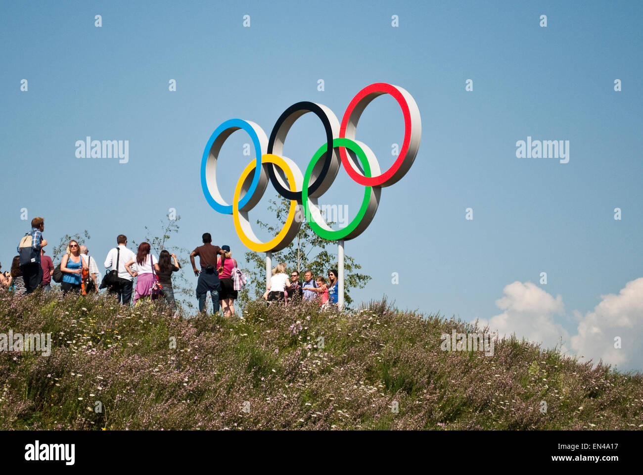 Olympische Ringe im Olympiapark 2012 in London, Stratford, UK Stockfoto