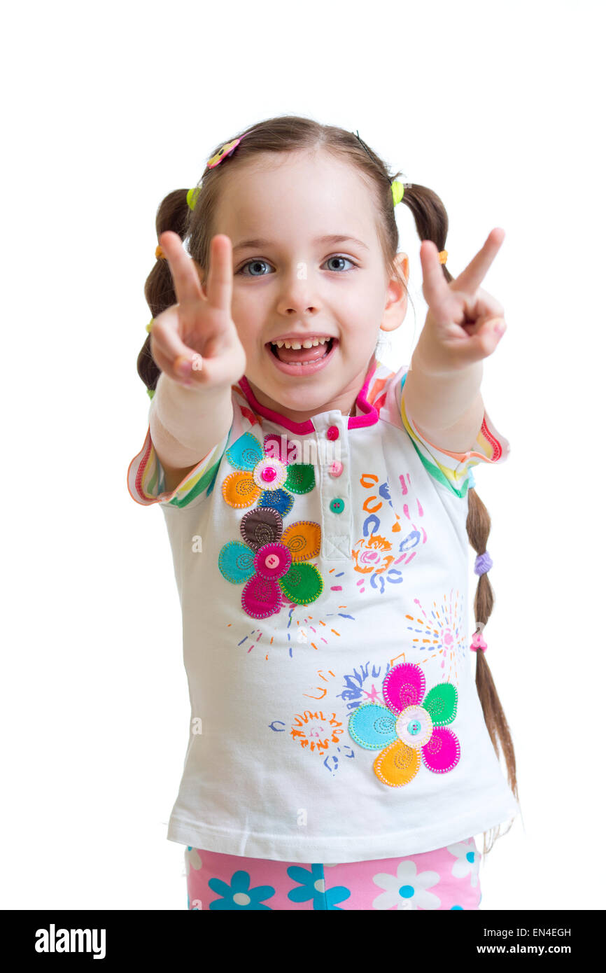 Kind Mädchen Sieg Hand Anzeichen auf weißem Hintergrund Stockfoto