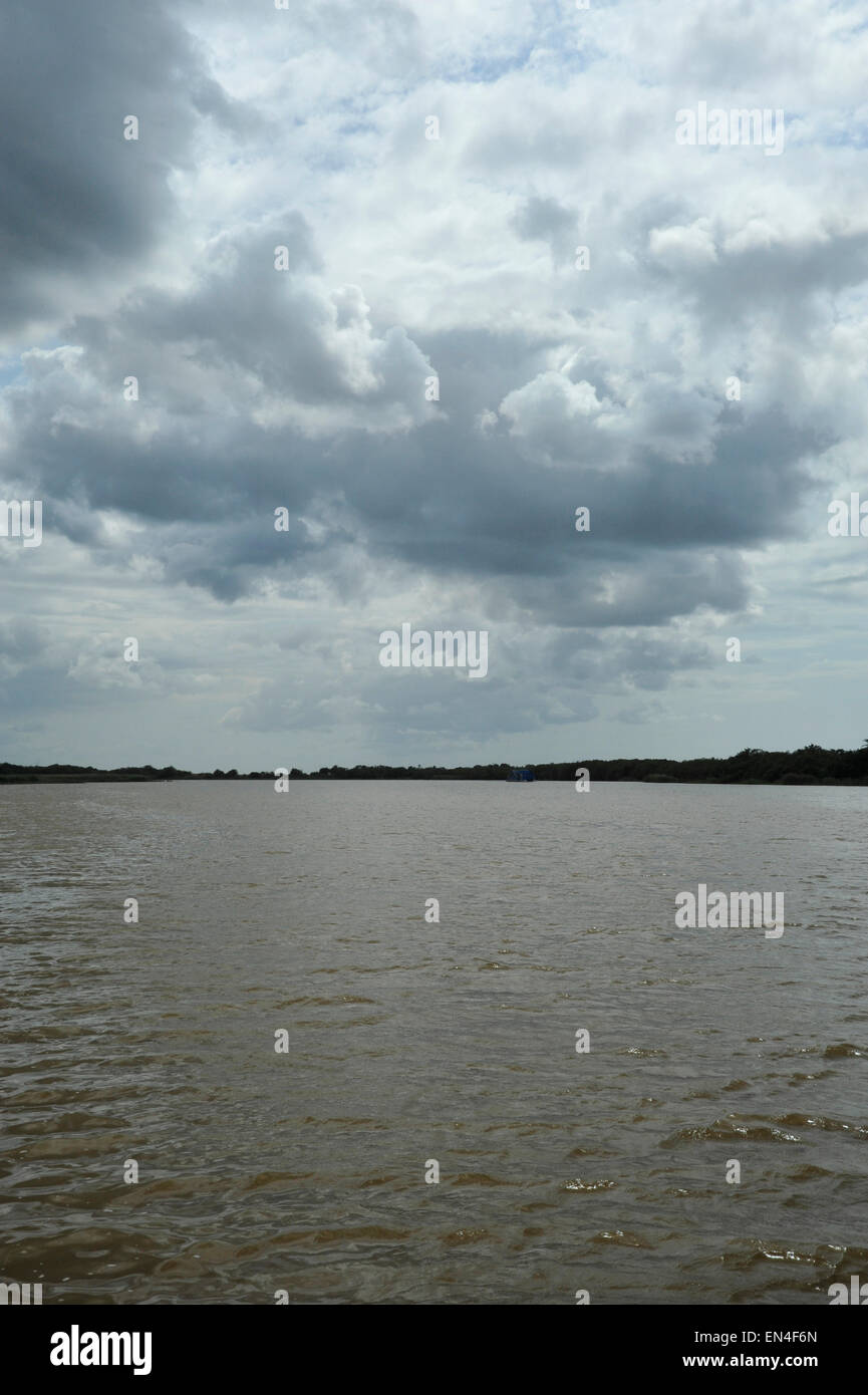 KwaZulu-Natal, Südafrika, dramatische Gewitterwolken sich über Wasser, St. Lucia Estuary, iSimangoliso, Weltkulturerbe, Landschaft, Wetter Stockfoto