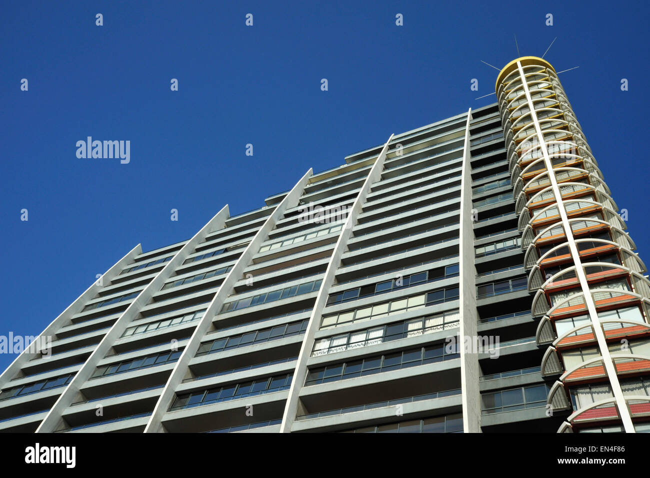 Fassade, das Segel hohes Apartmentgebäude in der Punkt, Vorort von Durban, Südafrika Stockfoto