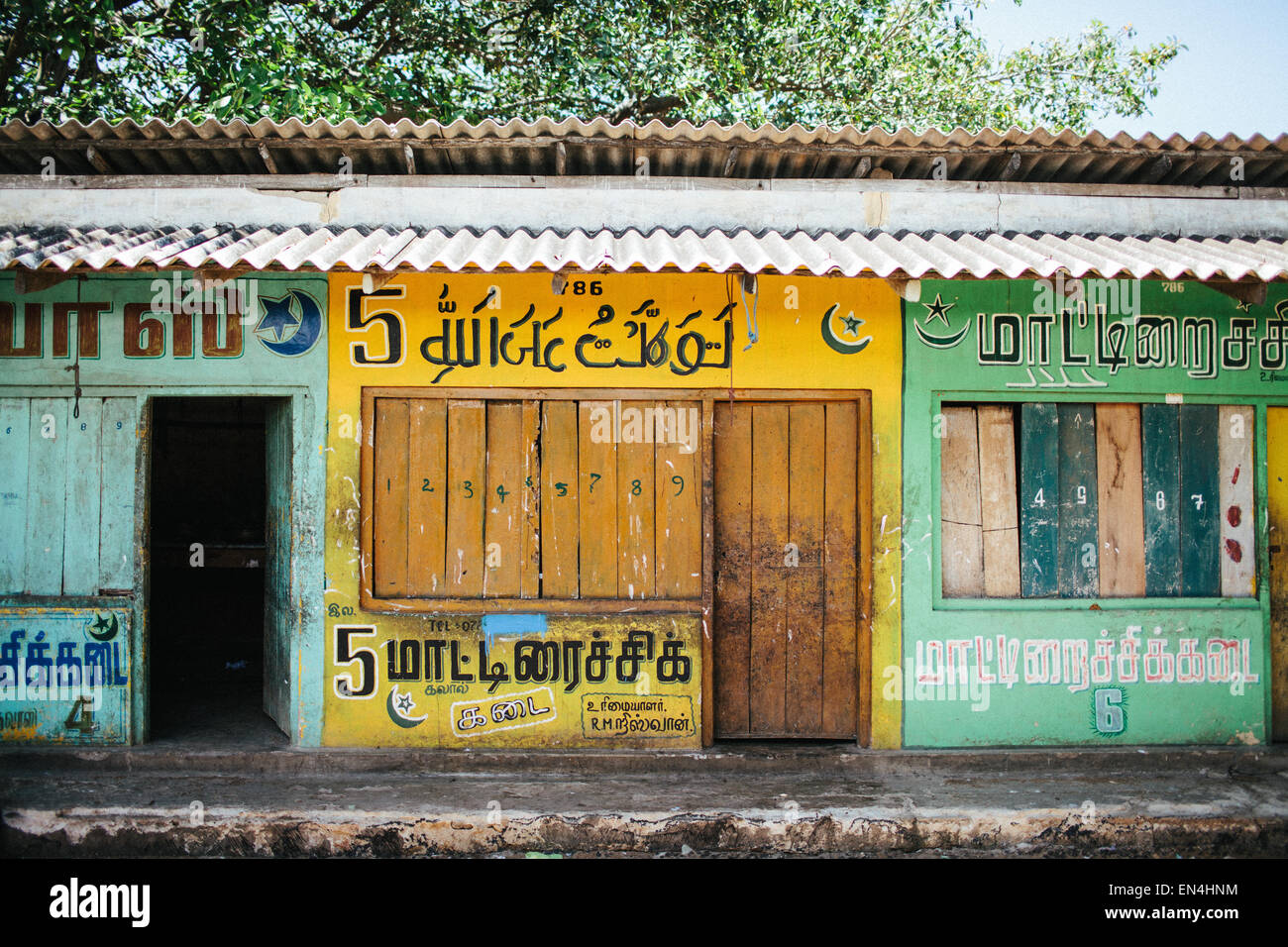 Stände auf einen Lebensmittelmarkt auf Navalar Road, Jaffna, Norden Sri Lankas. Stockfoto