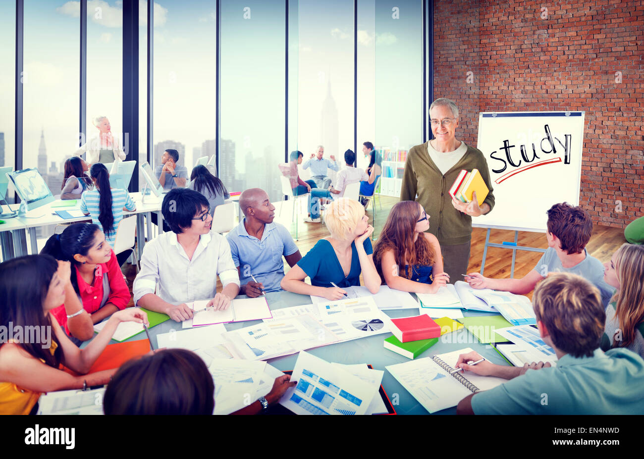 Multiethnische Gruppe von Studenten studieren Stockfoto