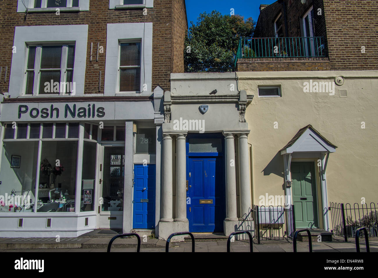"Notting Hill" Drehort: die "blaue Tür" – William Thackers Wohnung, 280 Westbourne Park Road, Notting Hill Stockfoto