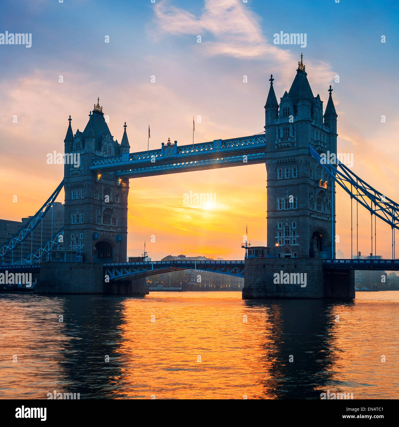 Tower Bridge bei Sonnenaufgang, London. Stockfoto