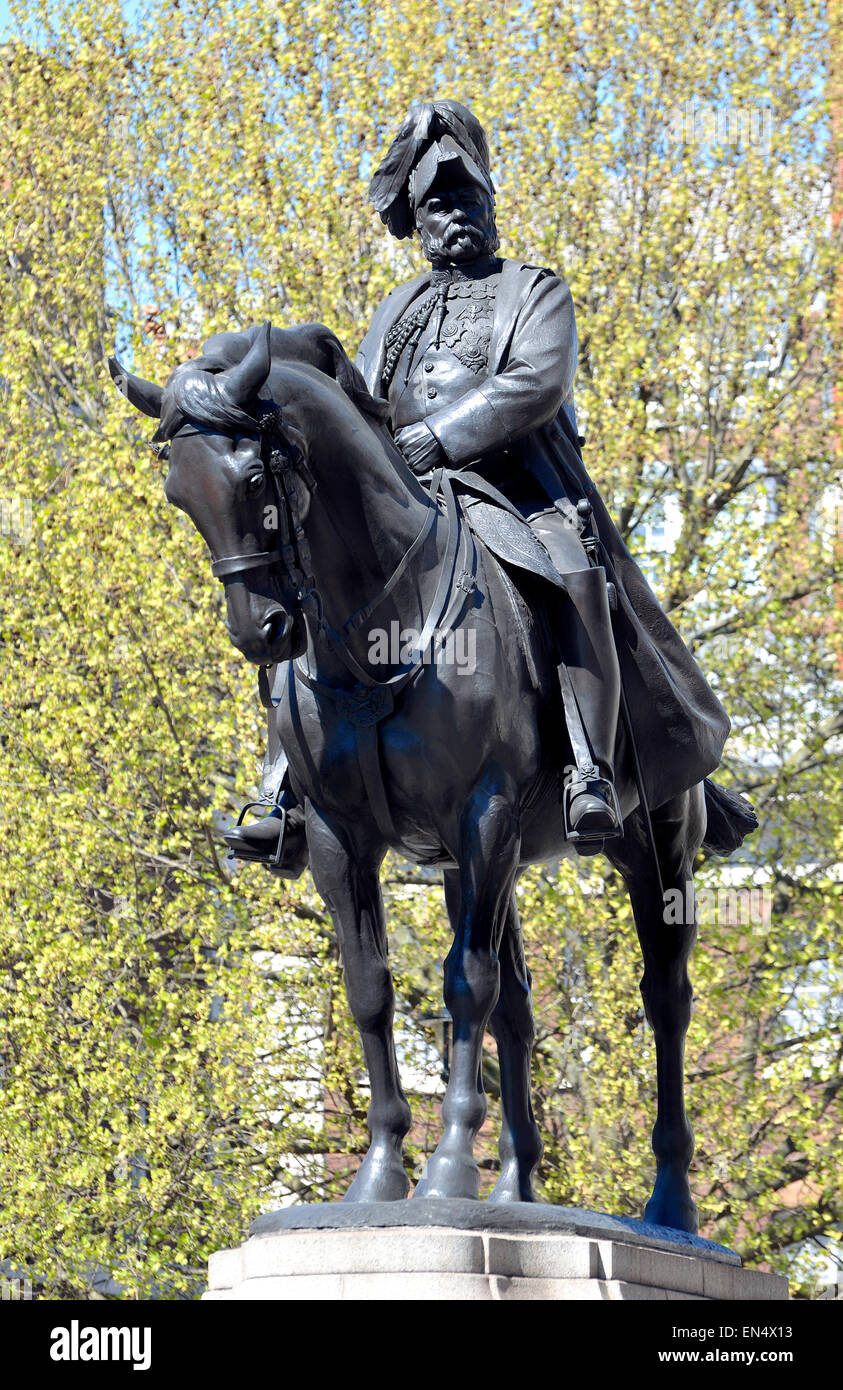 London, England, Vereinigtes Königreich. Statue (von Adrian Jones, 1905) von Prince George, 2. Duke of Cambridge (1819-1904) in Whitehall. Stockfoto