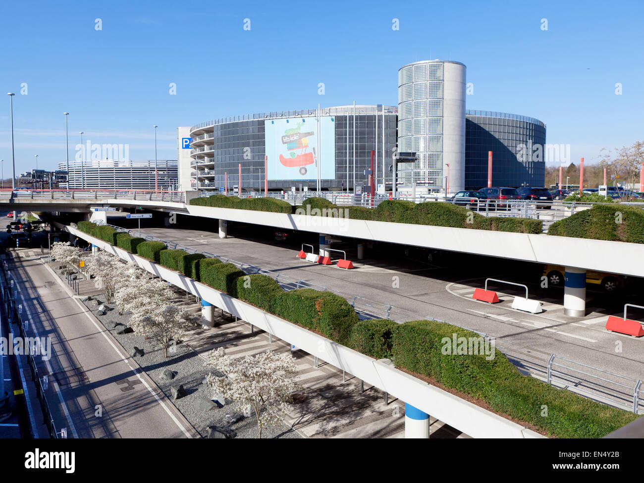 neuer Parkplatz am Flughafen Hamburg Stockfoto