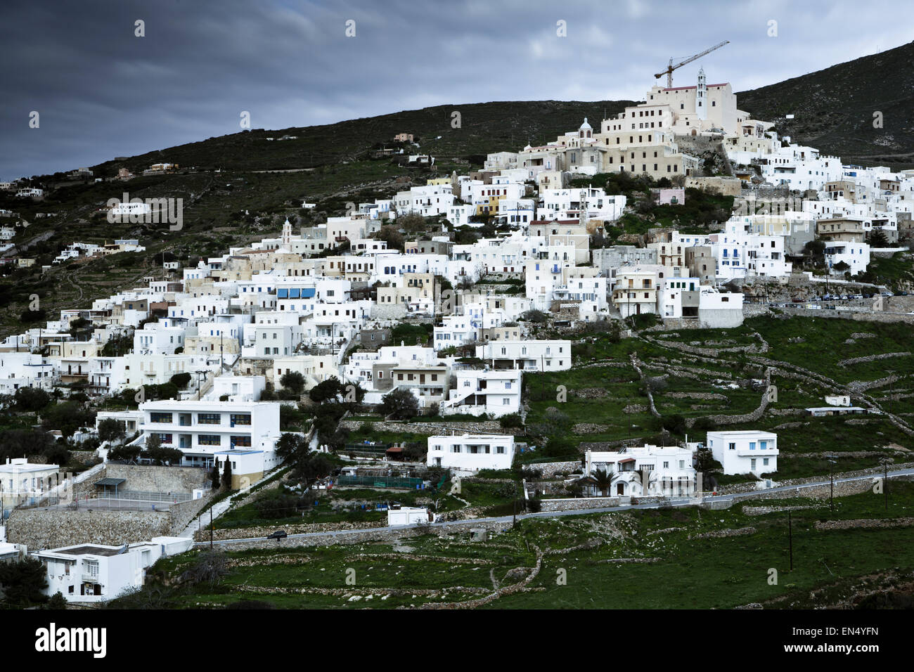 Anos Syros im Hafen von Ermoupolis auf Syros auf den griechischen Inseln. Stockfoto
