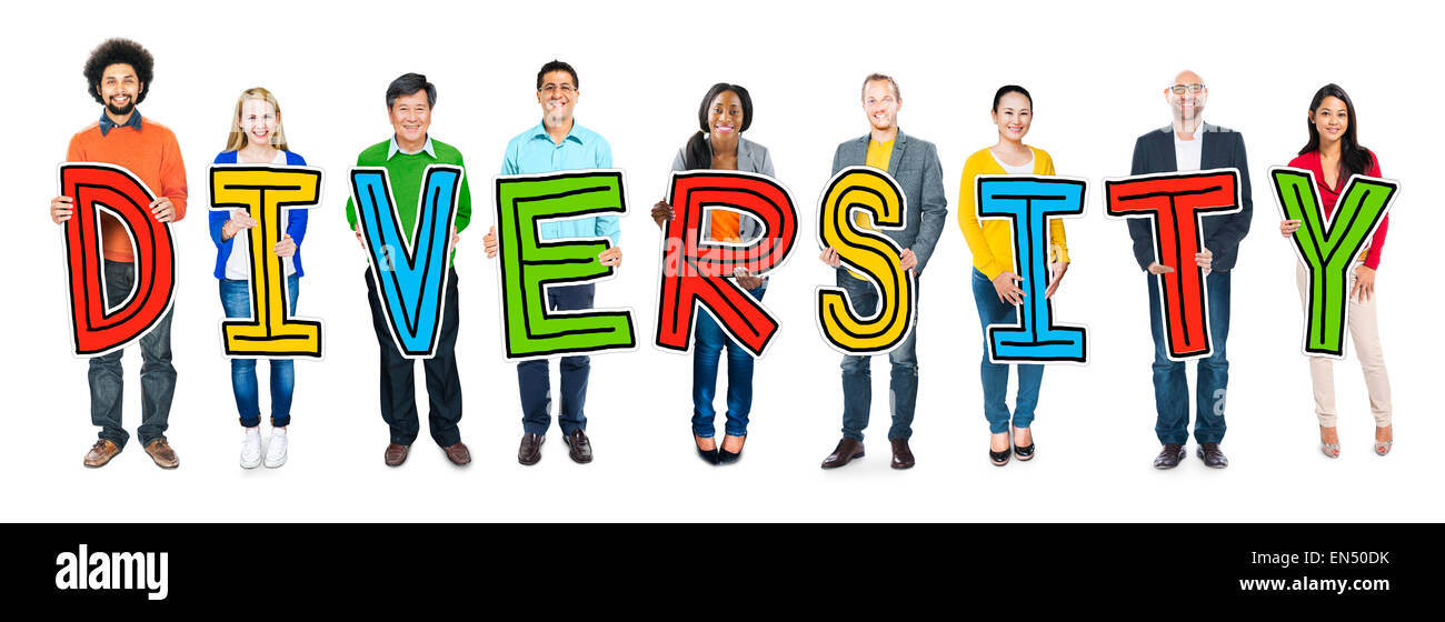 Gruppe von unterschiedlichen Menschen halten Wort Vielfalt Stockfoto