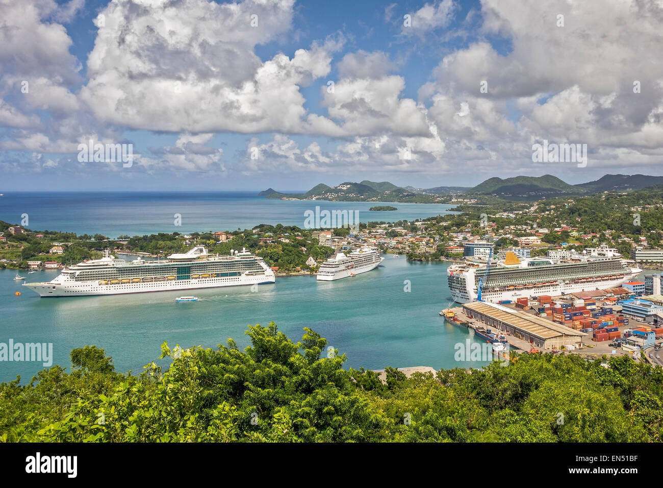 Kreuzfahrtschiffe vor Anker in Westindien Docks Castries, St. Lucia Stockfoto