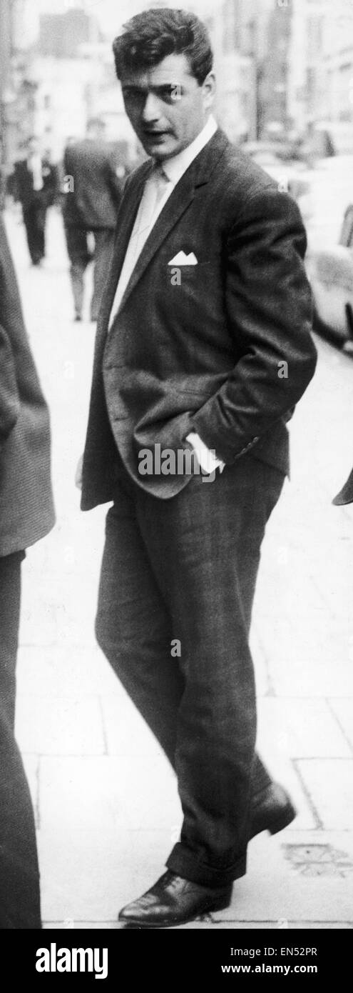 Ronald Knight außerhalb der Marlborough Magistrates Court, nachdem er beschuldigt wurde, der Teilnahme an einer £8000 Raid viel Straße im Kraftwerk in Fulham im August. 13. September 1961. Stockfoto