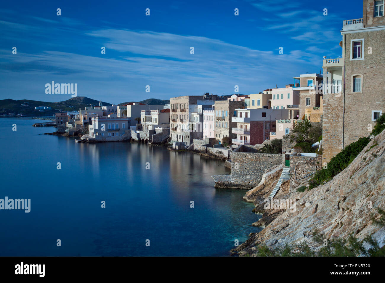 Hafen-Stadt von Ermoupolis auf Syros auf den griechischen Inseln. Stockfoto