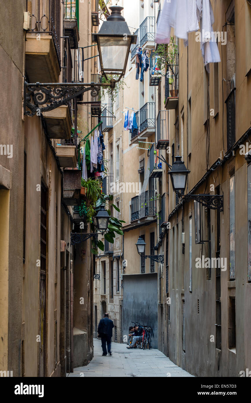Typische Gasse im Stadtteil Barrio Gotico, Barcelona, Katalonien, Spanien Stockfoto