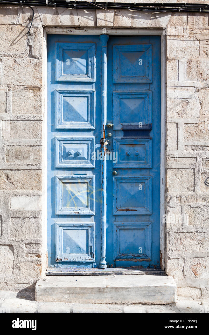 Alte Türen der Häuser auf Syros. Griechische Inseln Stockfoto