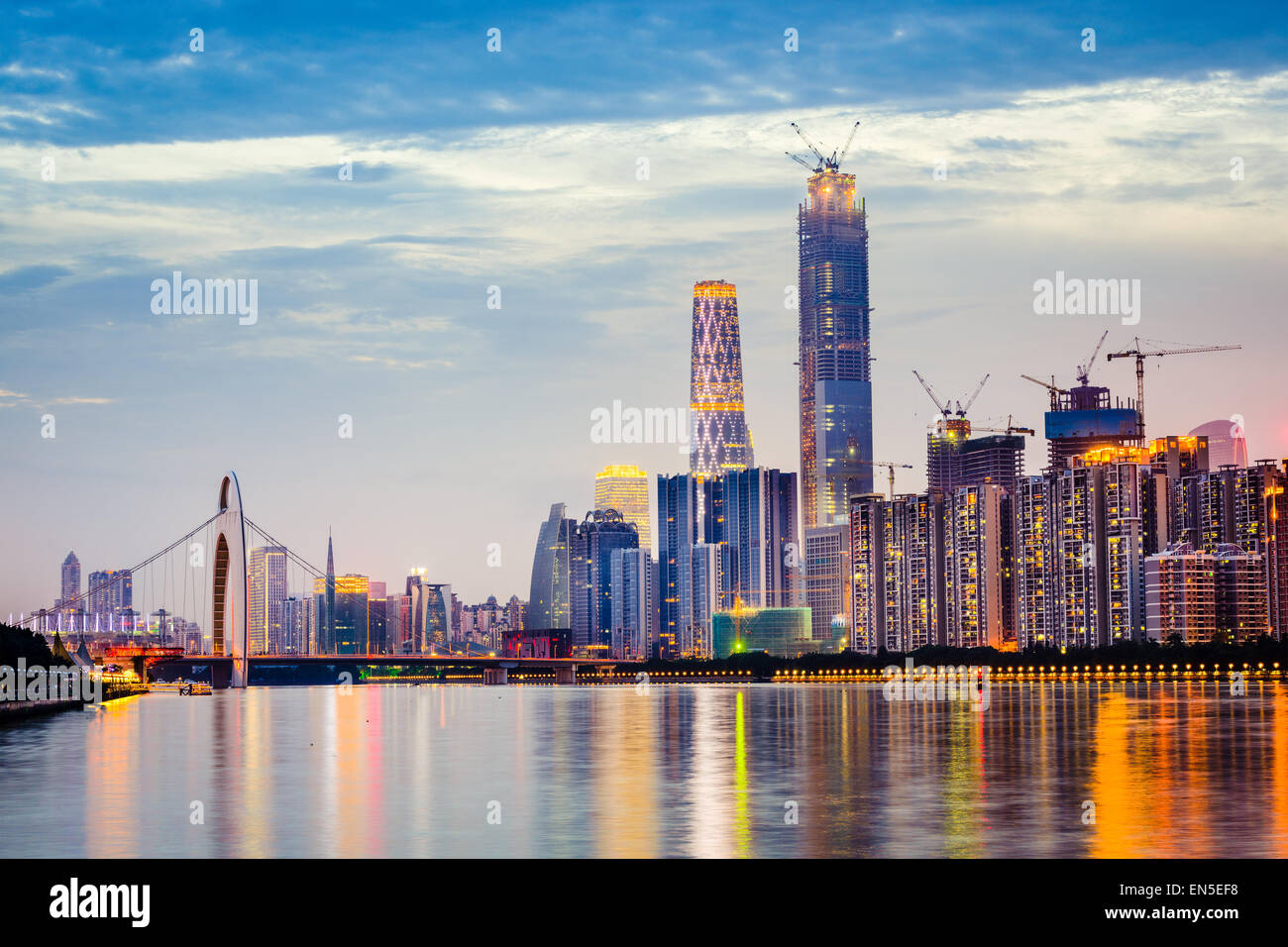 Guangzhou, China Stadt Skyline auf den Perlfluss. Stockfoto
