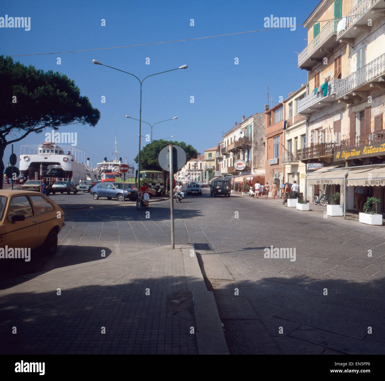 Urlaub in Nordsardinien Auf der Insel Maddalena, Italien 1970er Jahre. Urlaub im Norden Sardiniens auf der Insel Maddalena, es Stockfoto