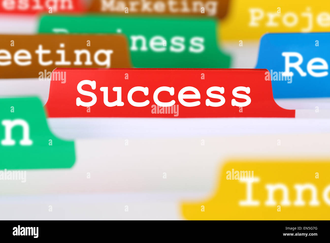 Erfolg oder erfolgreich durch Bildung Büro Text auf Register in Business-Dienstleistungen-Dokumente Stockfoto