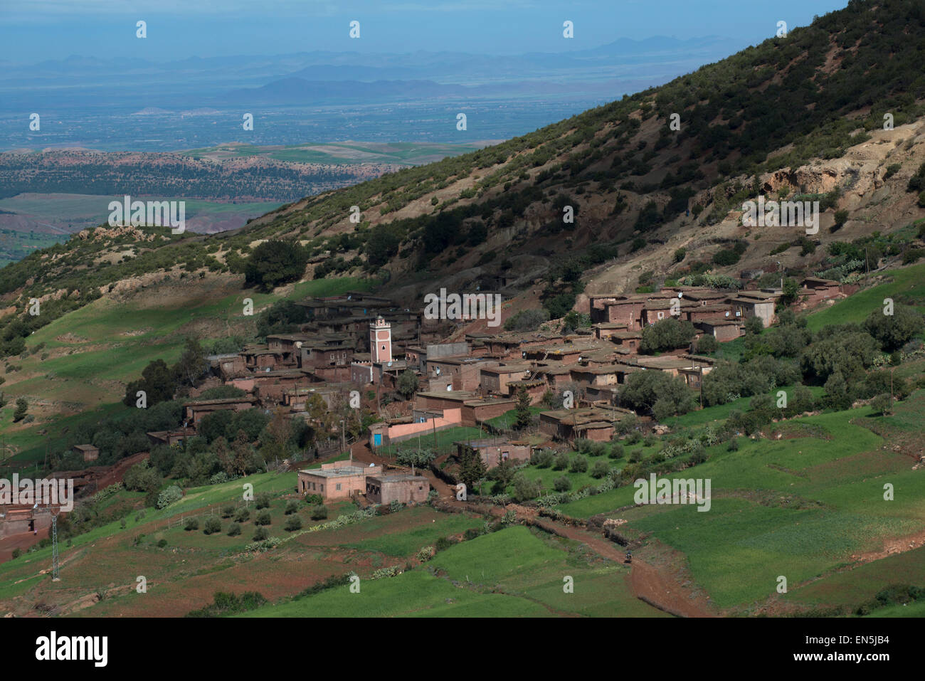 Marokko.  Start des Atlas-Gebirges außerhalb von Marrakesch.  Blick vom Tiz Ait Barka. Stockfoto