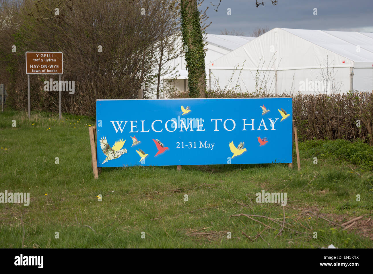 Willkommen Sie bei Hay auf Wye am Straßenrand Festival Schild Stockfoto