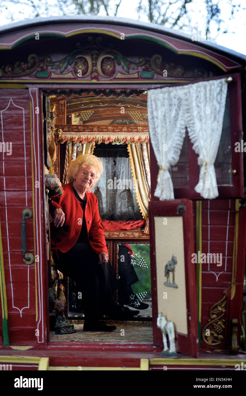 Roma-Zigeuner-Verbindungsoffizier Maggie Smith - Bendell zu Hause in der Nähe von Glastonbury, Somerset UK Stockfoto