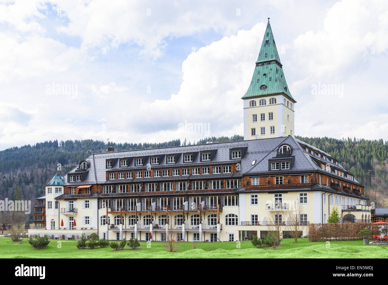 Das Treffen der Staats-und Regierungschefs aus den oberen acht wirtschaftlichen Mächten der Welt-Gipfel G8 wird im Sommer 2015 auf Schloss Elmau, in der Nähe von Skigebiet Garmisch-Partenkirchen und nahe der österreichischen Grenze stattfinden. Stockfoto