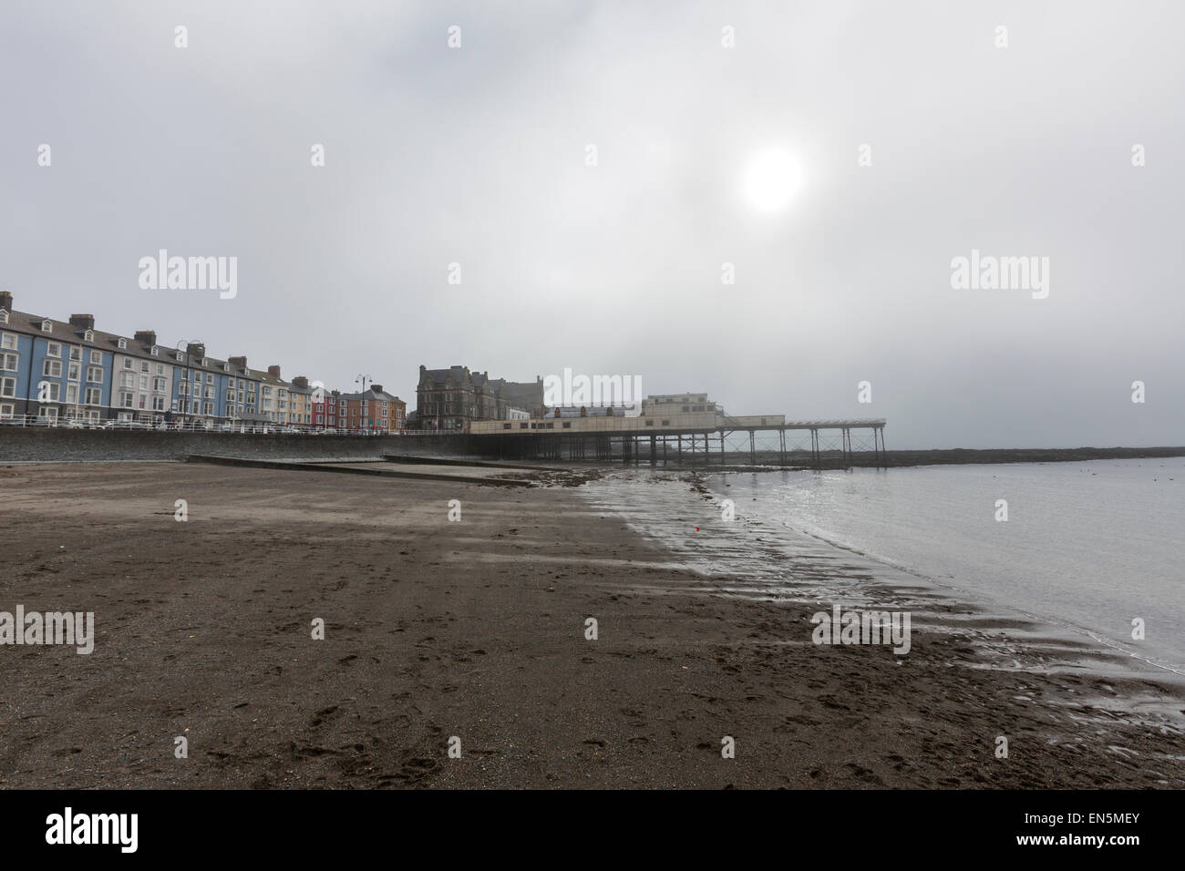 Königlichen Pier in Marine Terrace und Aberystwyth Strand, Dyfed, Wales, Vereinigtes Königreich Stockfoto