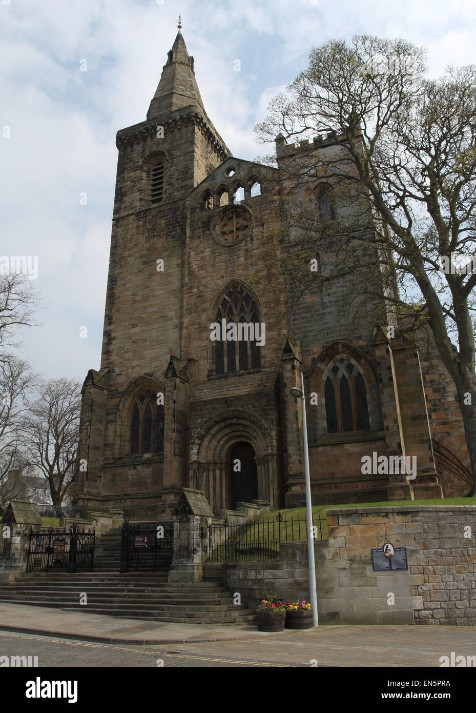 Fassade der Abtei Kirche Dunfermline Fife Schottland April 2015 Stockfoto