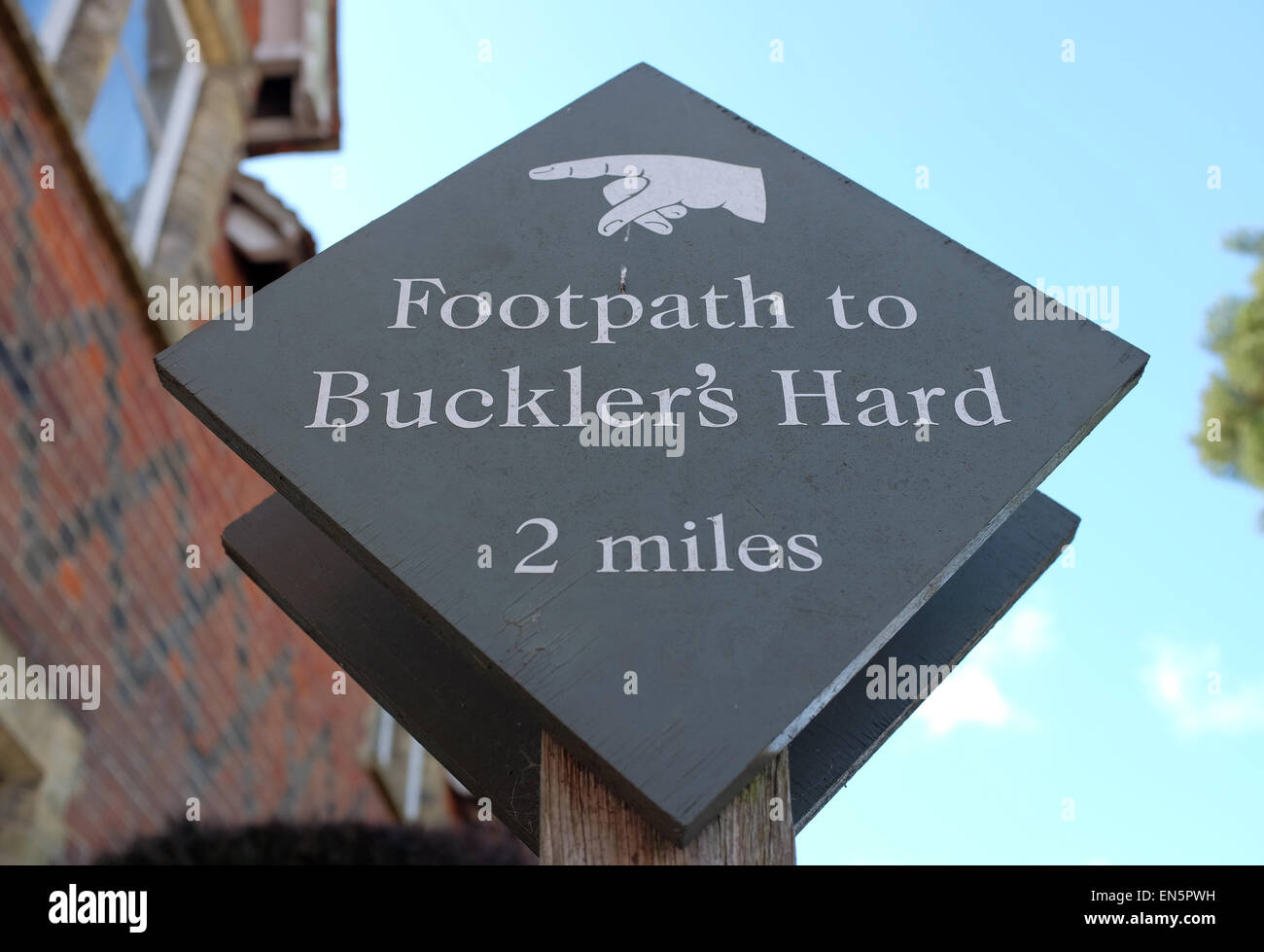 Beaulieu-Dorf in der New Forest-Hampshire UK, einem Schild mit einem Fußweg, Buckler Hard Stockfoto