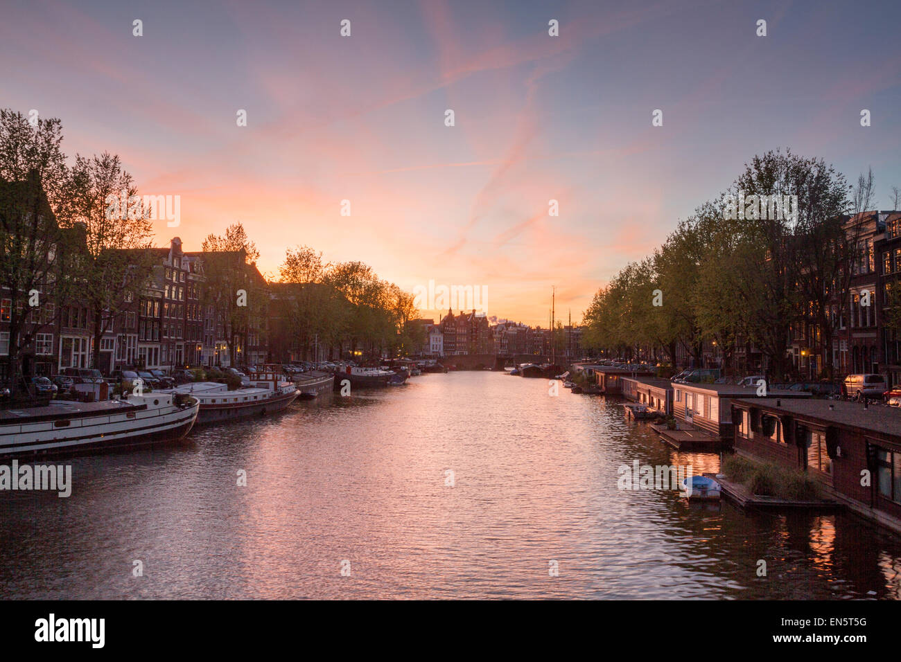 Sonnenuntergang in Oude Waal, Amsterdam, Holland Stockfoto