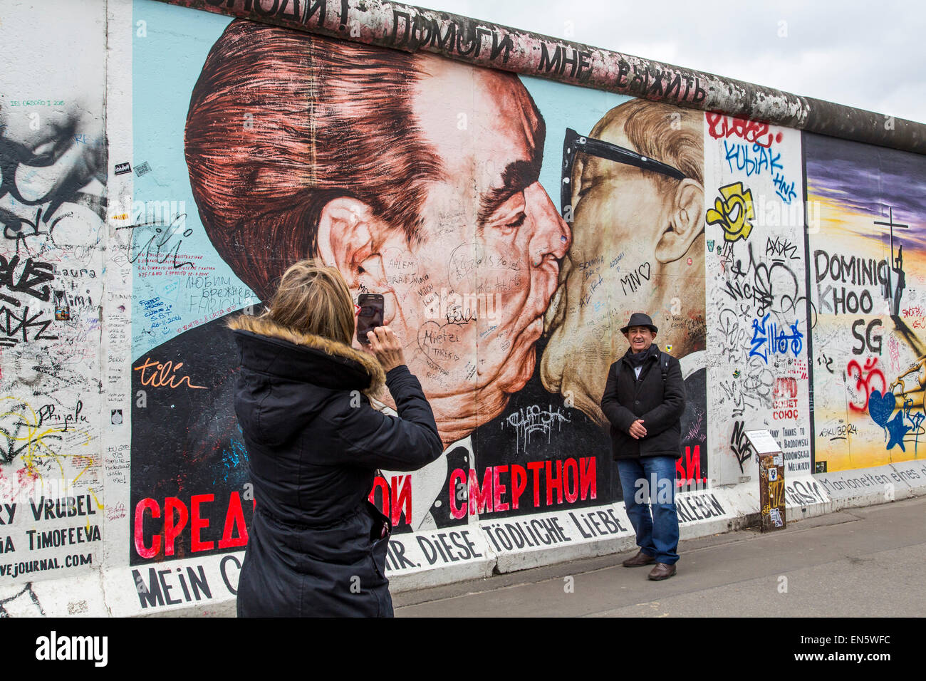 East Side Gallery Par der ehemaligen Berliner Mauer, gemalt von Künstlern Form rund um die Welt, open Air Museum, Berlin Stockfoto