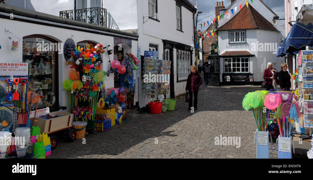 Geschäfte in Lymington in der neuen Gesamtstruktur Hampshire Stockfoto