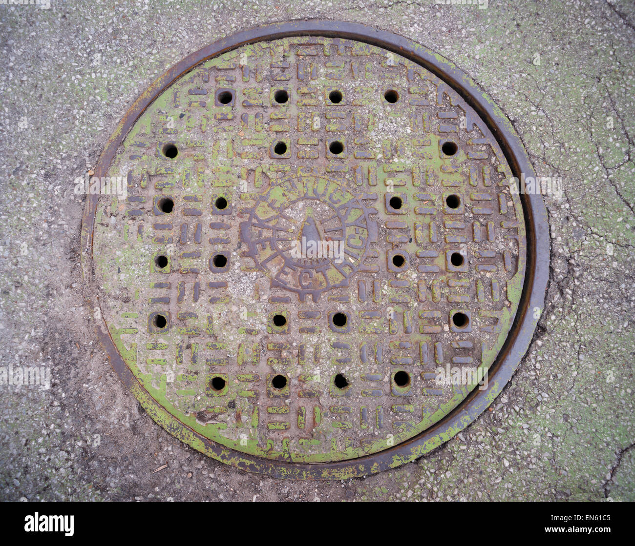 Kanalisation Zugang Loch Kanaldeckel in Kentucky Stockfotografie - Alamy