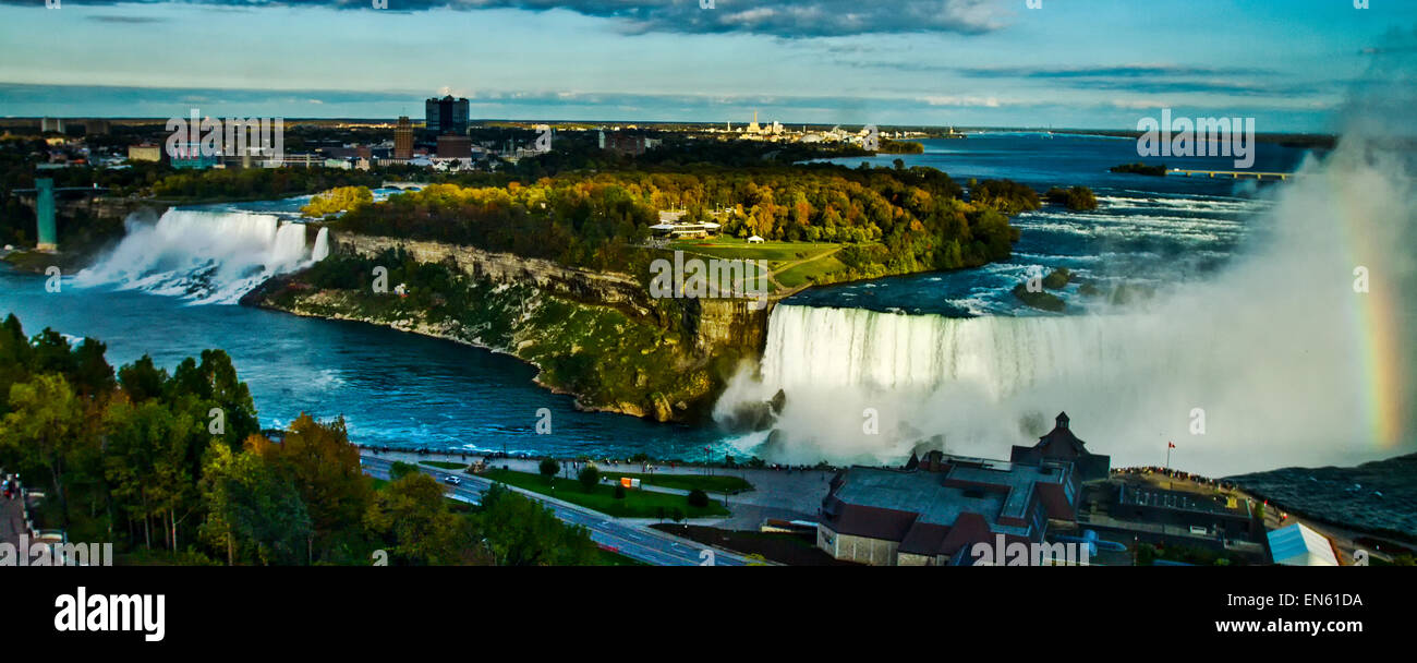 Antenne Anzeigen von Niagara Falls... den American Falls und den Horseshoe Falls. Stockfoto