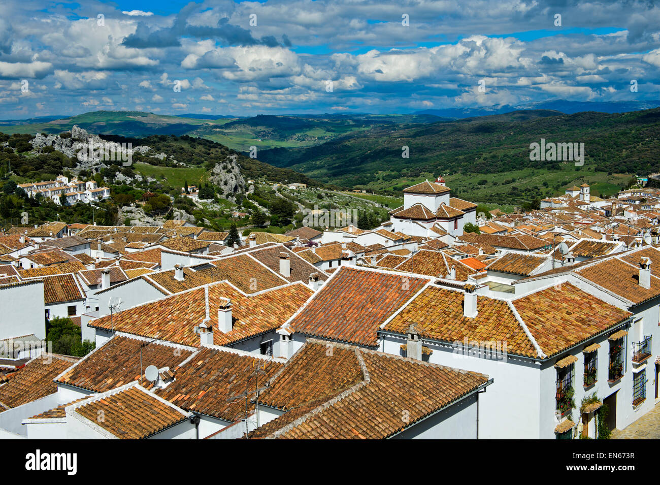 Grazalema, das weiße Dorf oder Pueblo Blanco, in der Sierra de Grazalema, Provinz Cádiz, Andalusien, Spanien Stockfoto