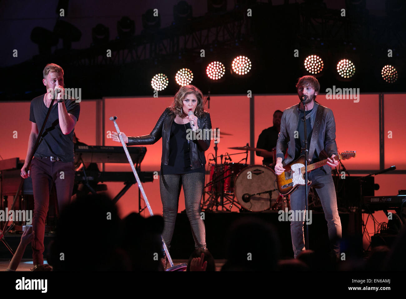 Promis durchführen auf der Bühne während wir können überleben 2014 in der Hollywood Bowl.  Mitwirkende: Charles Kelley, Hillary Scott und Dave Haywood wo: Beverly Hills, Kalifornien, Vereinigte Staaten, wann: 25. Oktober 2014 Stockfoto