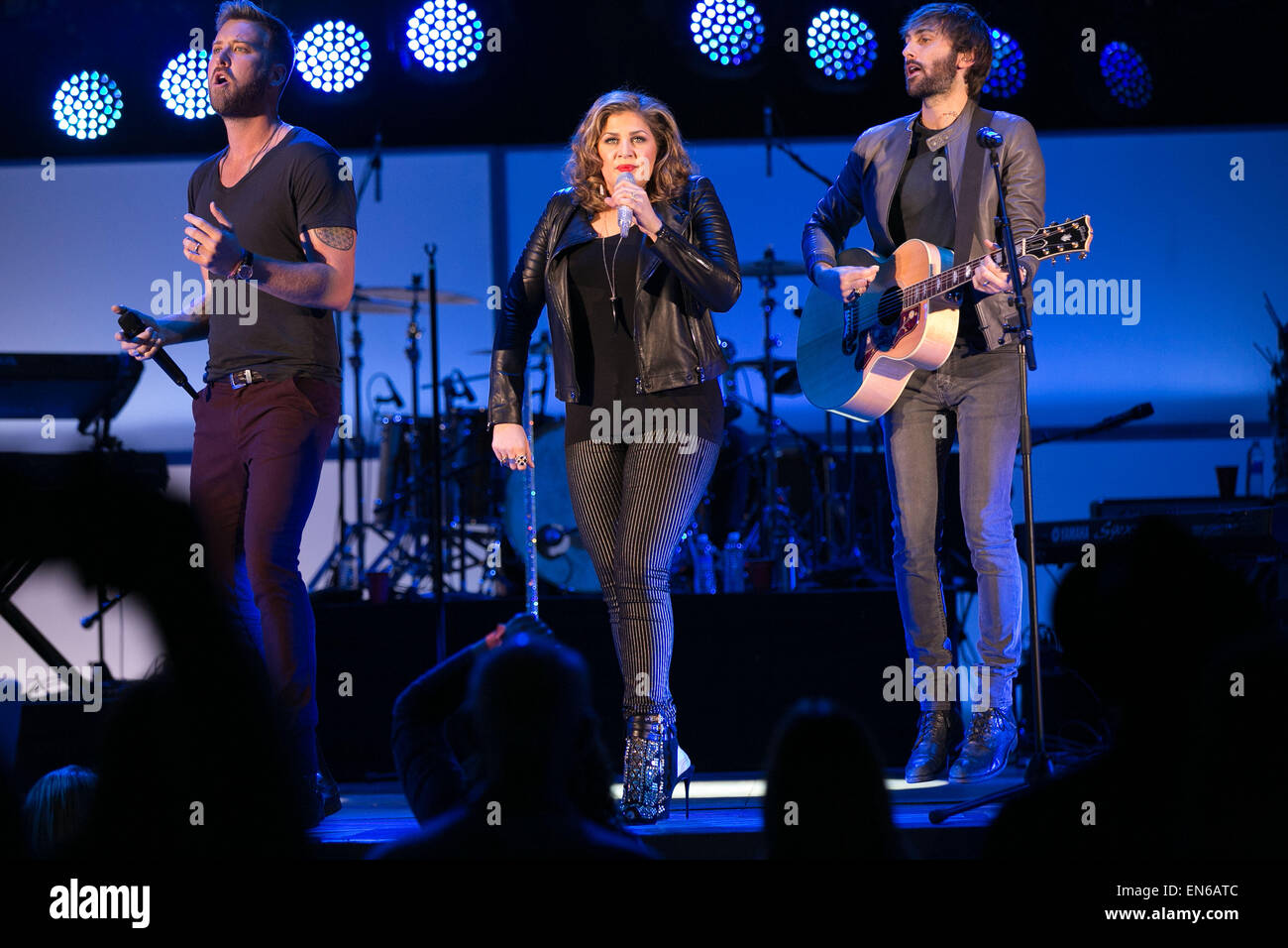 Promis durchführen auf der Bühne während wir können überleben 2014 in der Hollywood Bowl.  Mitwirkende: Charles Kelley, Hillary Scott und Dave Haywood wo: Beverly Hills, Kalifornien, Vereinigte Staaten, wann: 25. Oktober 2014 Stockfoto