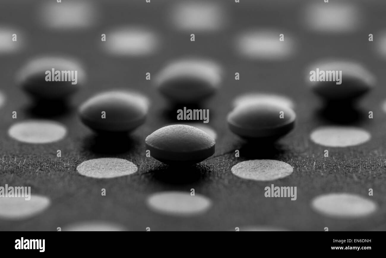 Geometrische Anordnung der Vitamine in schwarz / weiß Stockfoto