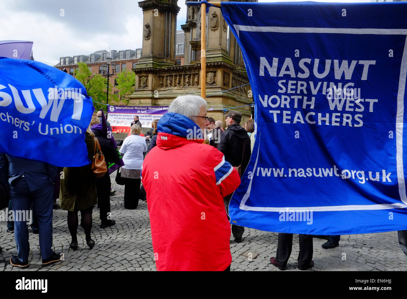 Manchester, UK: Internationale Arbeiter Tag Memorial Rally findet außerhalb Rathaus von Manchester Stockfoto