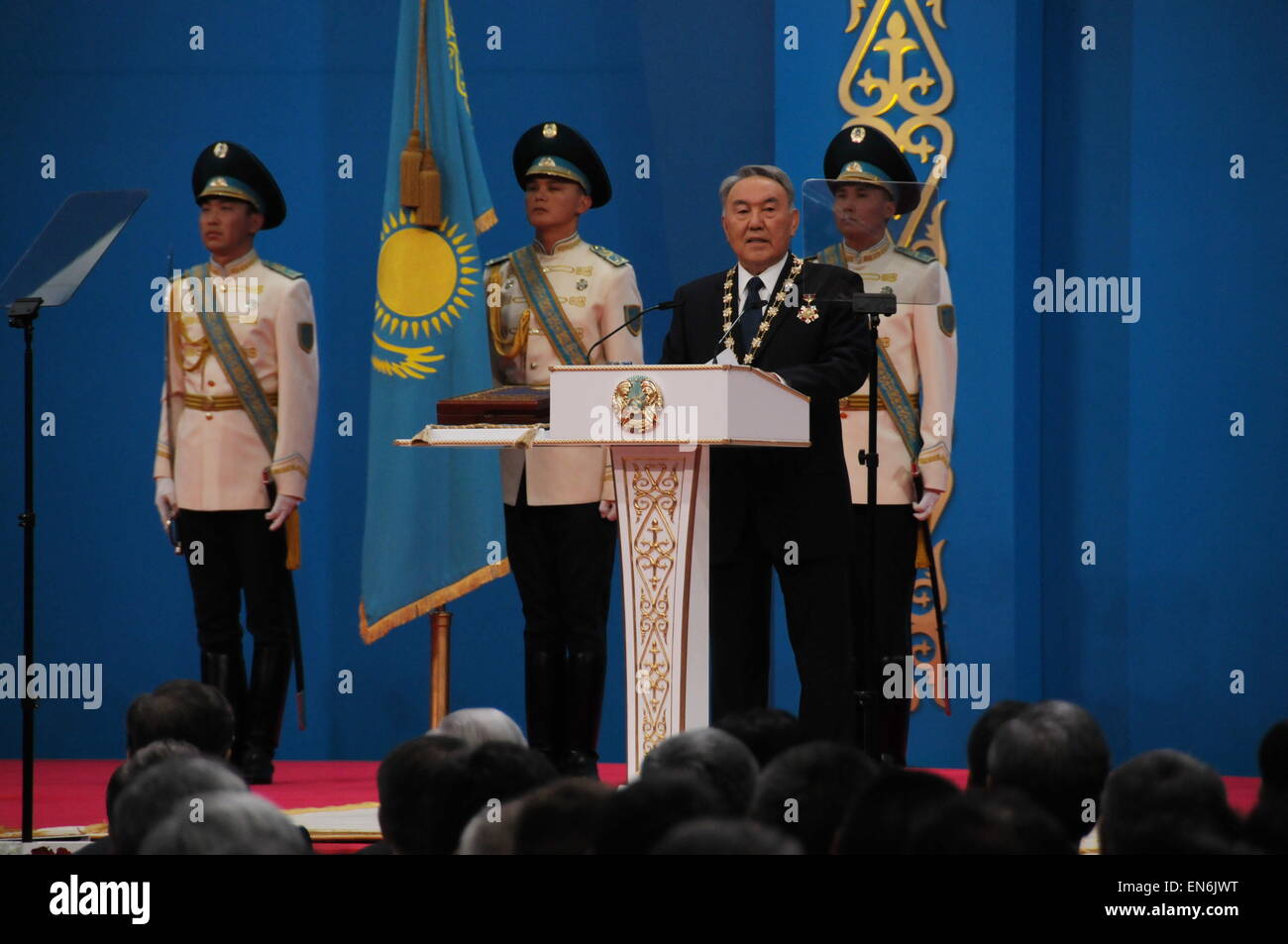 Astana, Kasachstan. 29. April 2015. Kasachischen Präsidenten Nursultan Nazarbayev (vorne) besucht seine Einweihung in Astana 29. April 2015. Kasachischen Präsidenten Nursultan Nazarbayev wurde Mittwoch beginnen seine nächste Amtszeit als Staatsoberhaupt vereidigt. Bildnachweis: Miao Zhuang/Xinhua/Alamy Live-Nachrichten Stockfoto