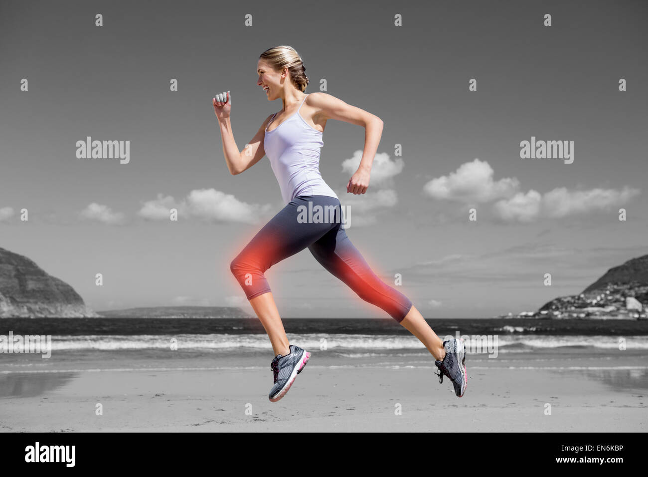 Hervorgehobene Bein der Frau am Strand joggen Stockfoto