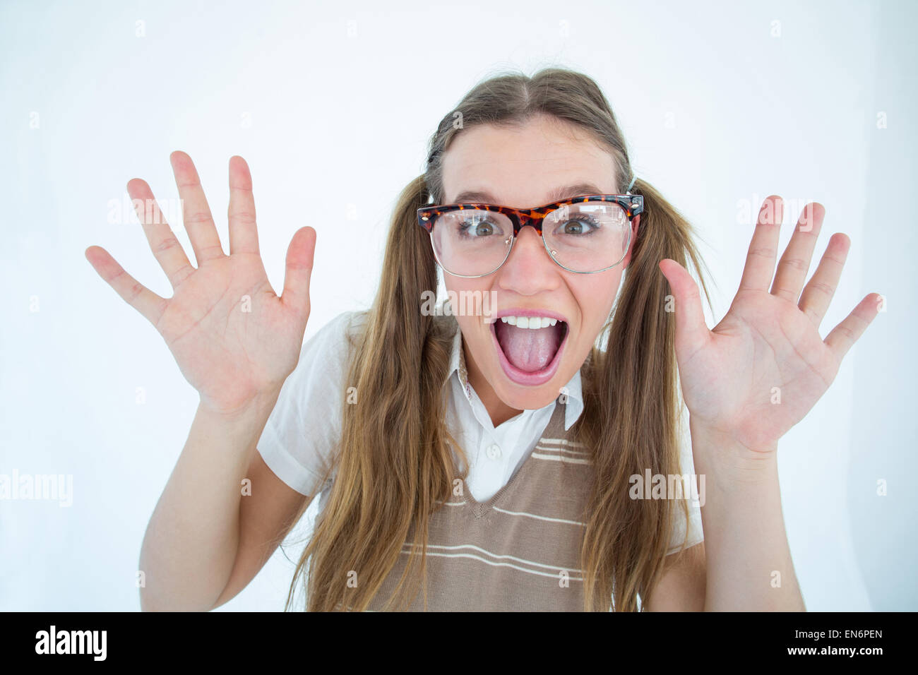 Weibliche geeky Hipster lächelnd in die Kamera Stockfoto