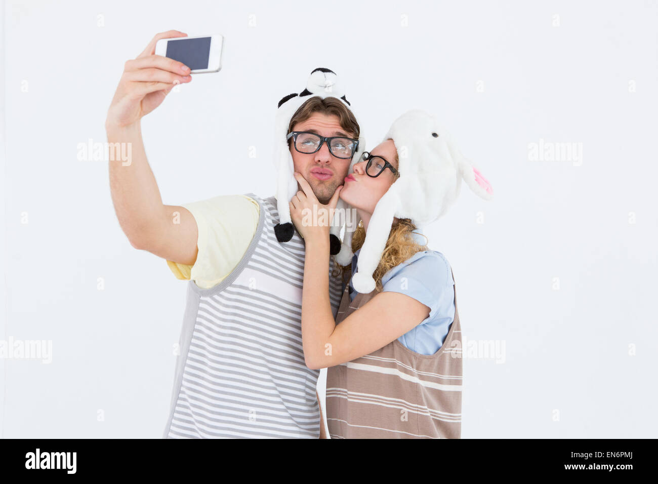 Geeky Hipster paar nehmen Selfie mit smartphone Stockfoto