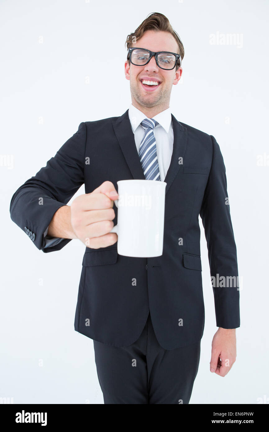 Glücklich geeky Geschäftsmann hält Kaffeetasse Stockfoto