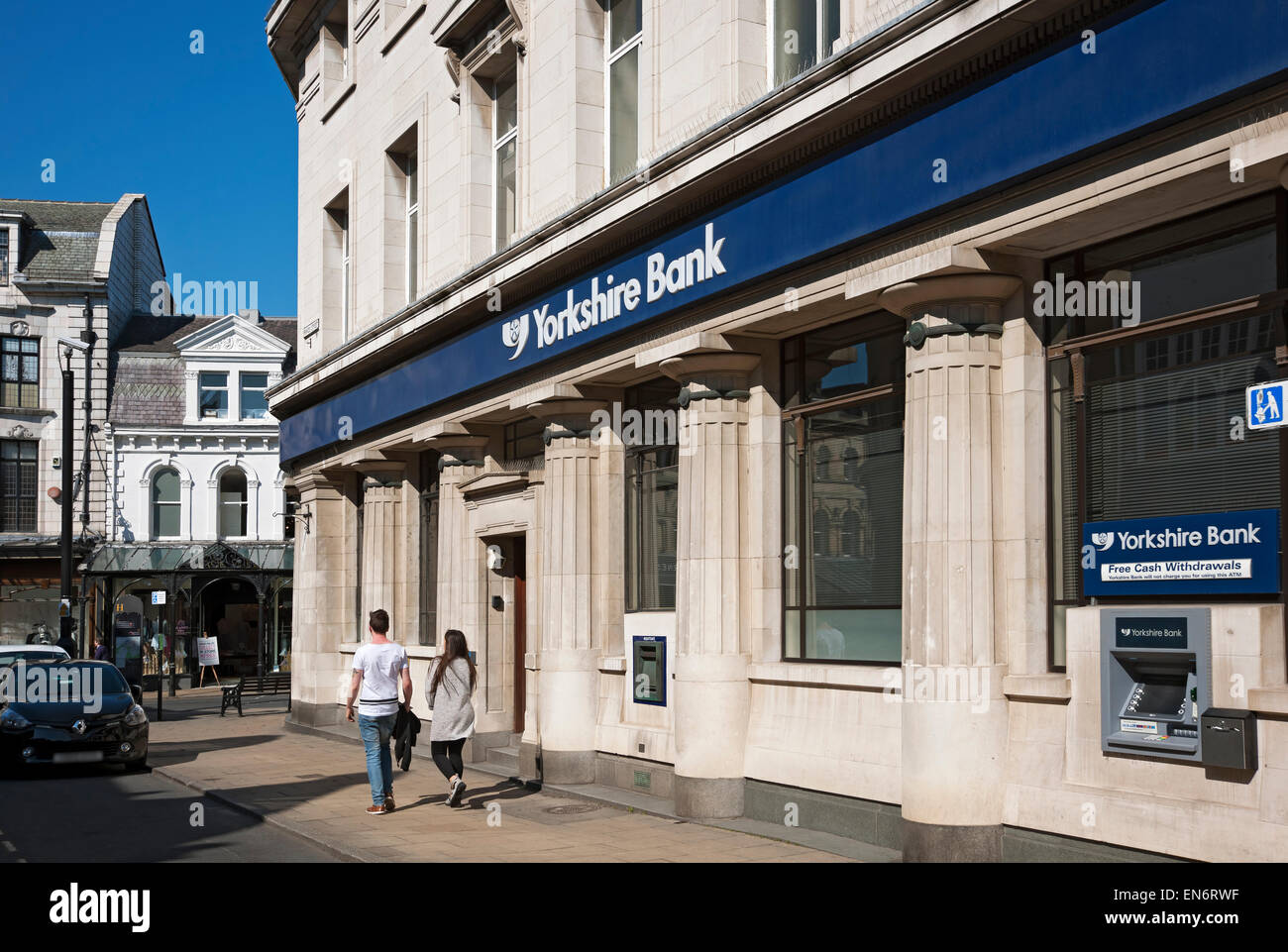 Außenansicht der Niederlassung der Yorkshire Bank im Stadtzentrum Harrogate North Yorkshire England Großbritannien GB Großbritannien Stockfoto