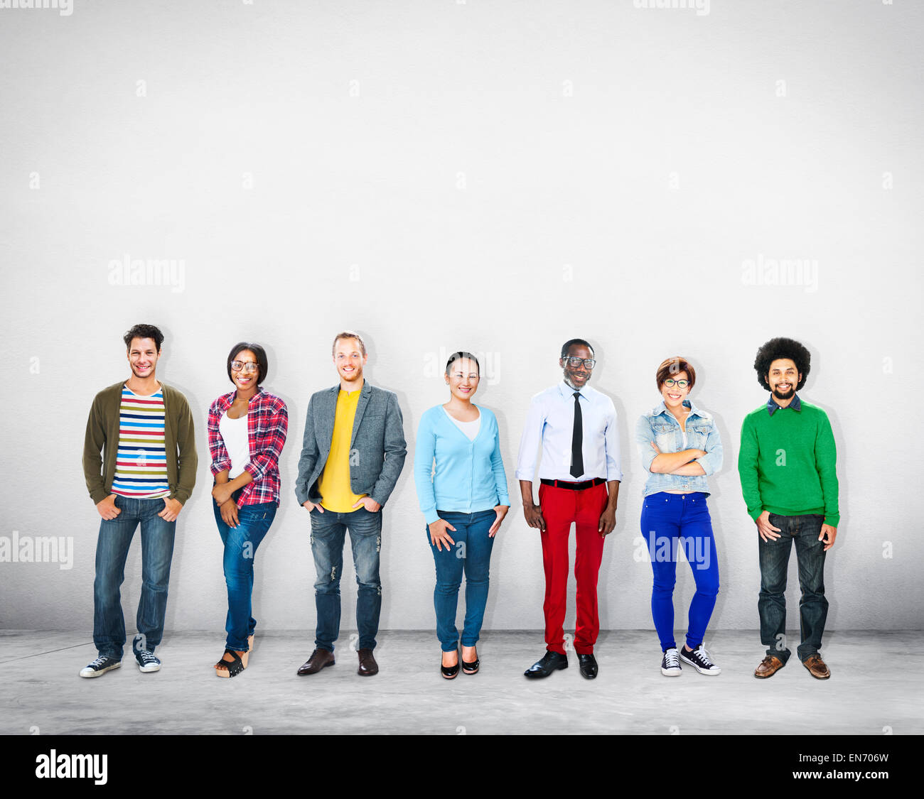 Multiethnische Gruppe von Menschen, die Lächeln Stockfoto