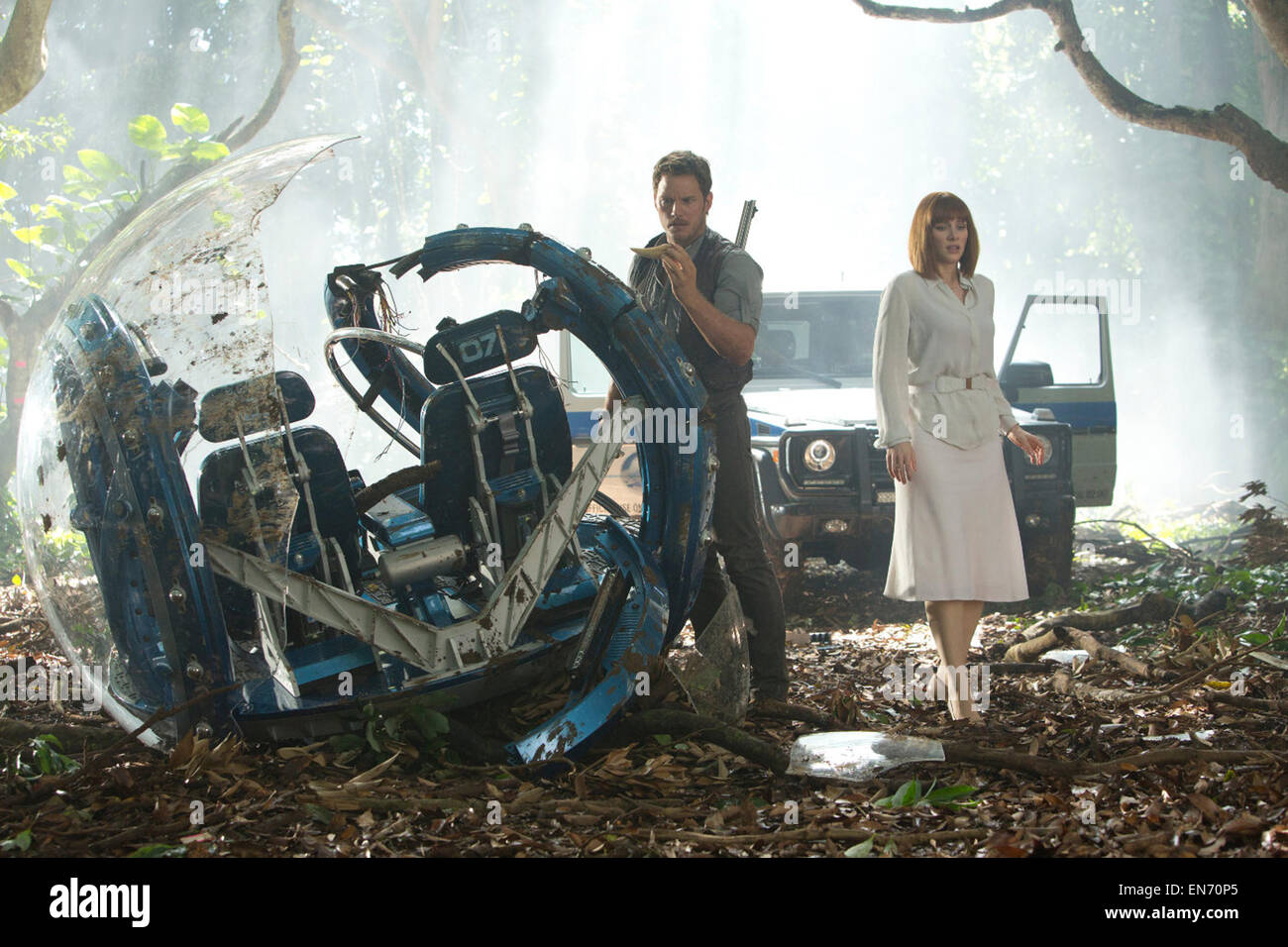 Jurassic World ist eine bevorstehende 2015 amerikanische Science-Fiction-Abenteuer-Film unter der Regie von Colin Trevorrow. Es ist die vierte Tranche in der Jurassic Park-Filmreihe.  Dieses Foto ist nur zu redaktionellen Zwecken und unterliegen dem Copyright von der Filmgesellschaft und/oder der Fotograf von dem Film oder der Firma zugeordnet und kann nur durch Veröffentlichungen im Zusammenhang mit der Förderung der oben genannten Film reproduziert werden. Eine obligatorische Gutschrift auf die Filmgesellschaft ist erforderlich. Der Fotograf sollte auch angerechnet werden, wenn bekannt. Stockfoto