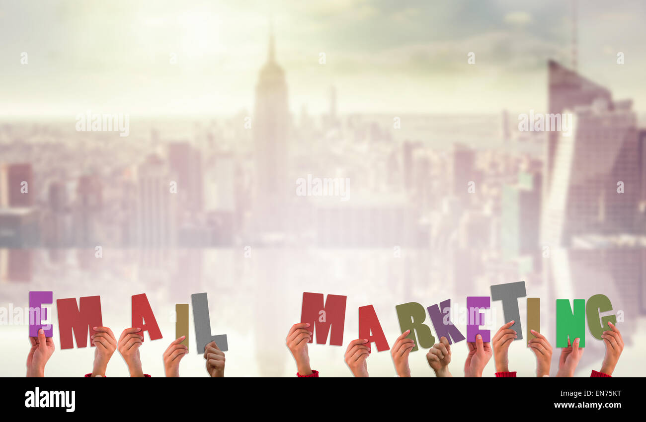 Zusammengesetztes Bild der Hände zeigt e-Mail-marketing Stockfoto