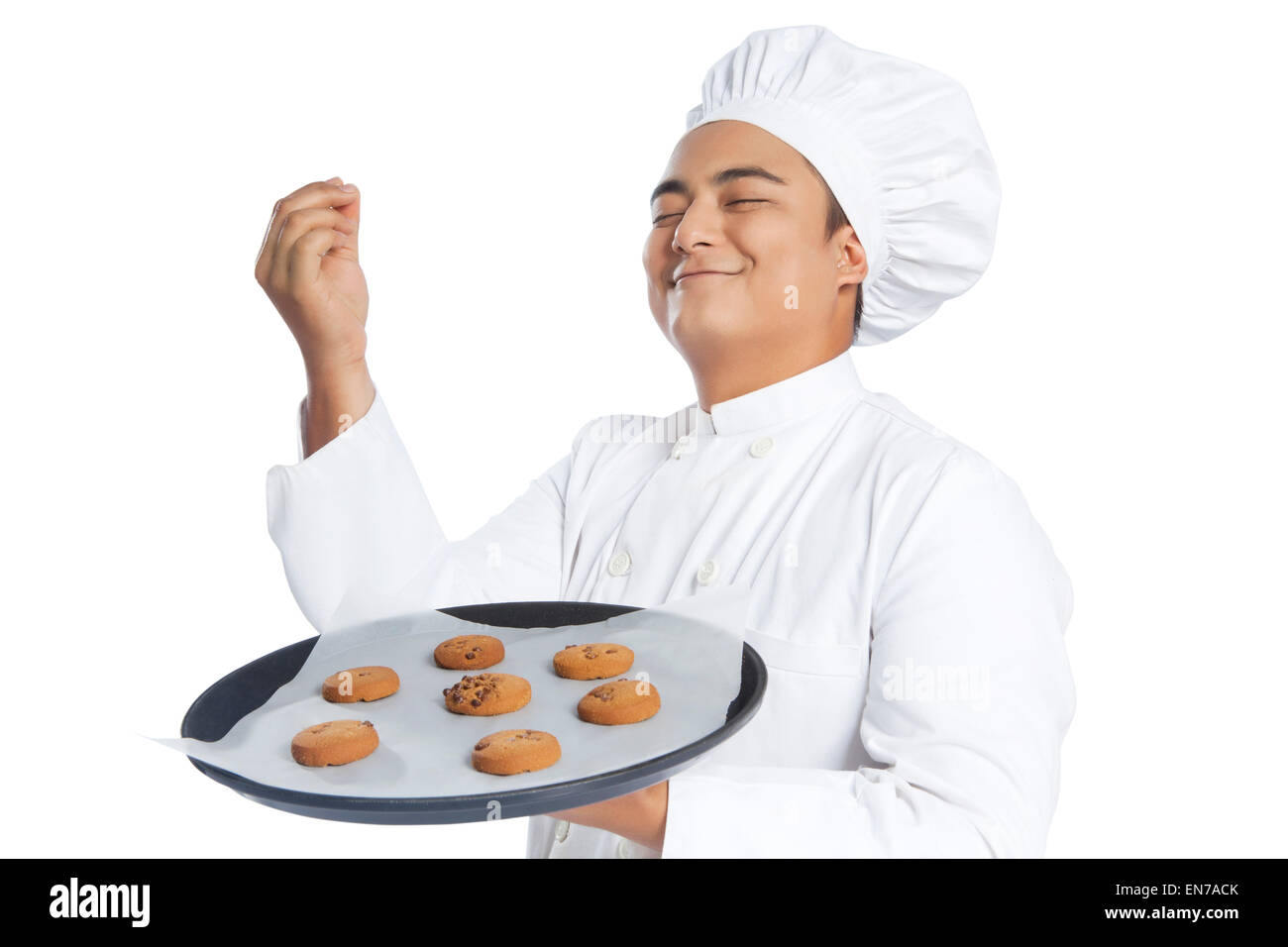 Koch mit Tablett von cookies Stockfoto