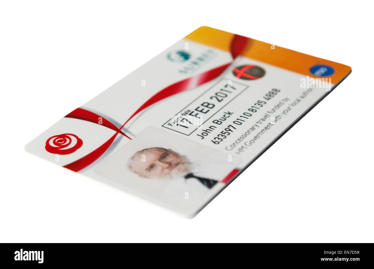 OAP-Buskarte für ältere Personen, konzessionäre Reisekarte mit Foto von der örtlichen Behörde für kostenlose Reisen mit Bussen in Surrey England Großbritannien Stockfoto