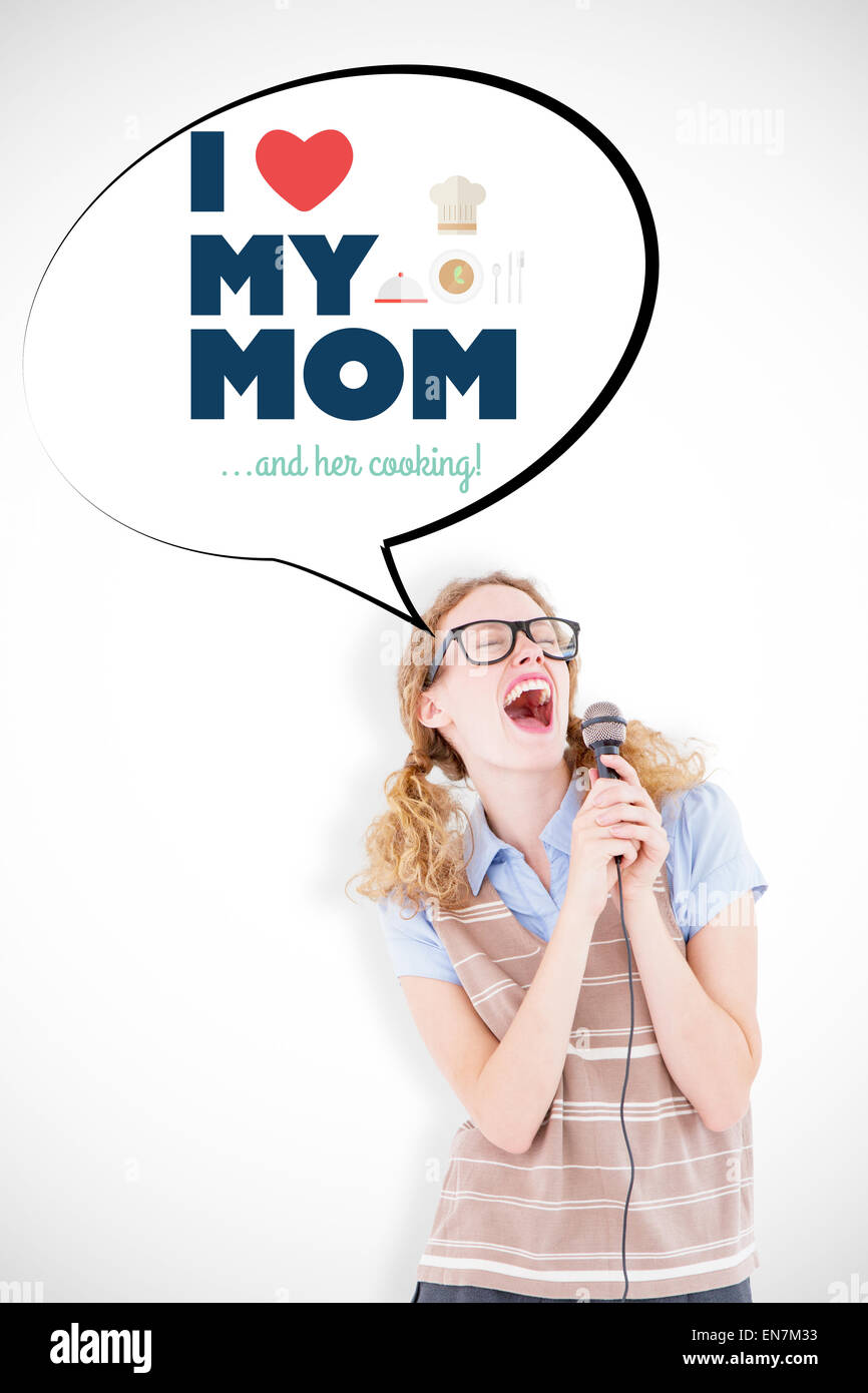 Zusammengesetztes Bild geeky Hipster Frau in ein Mikrofon singen Stockfoto